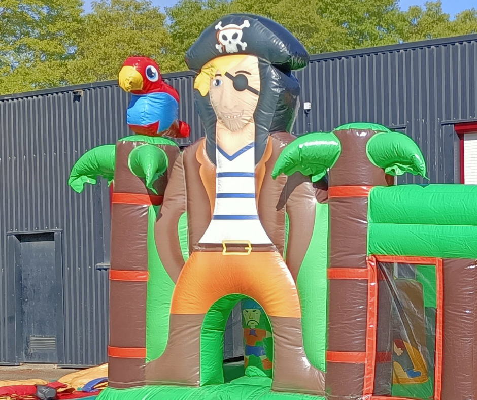 Château gonflable Pirate – 6m x 7m